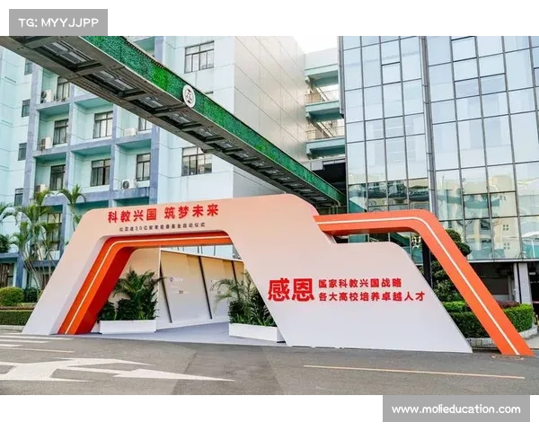 贝林厄姆小镇捐资建设青少年中心助力未来人才成长